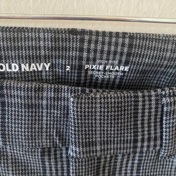 Old Navy Grey Plaid High Rise Pixie Flared Pants with Secret Smooth Pockets - Picture 3 of 4